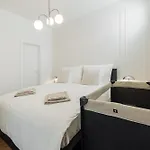 Bliss, Right In The Center With 1 Free Parking Spot Apartment