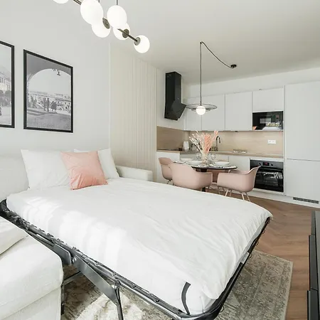 Bliss, Right In The Center With 1 Free Parking Spot Apartment