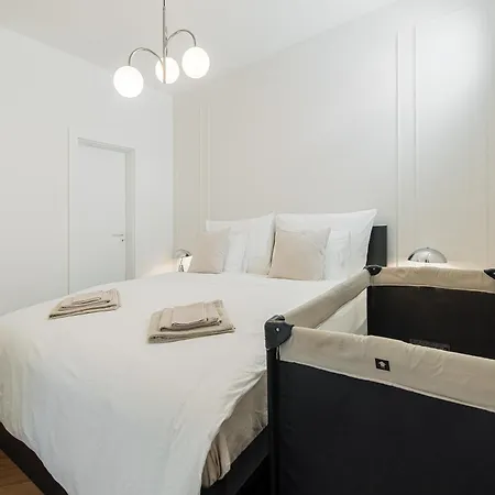 Bliss, Right In The Center With 1 Free Parking Spot Apartment