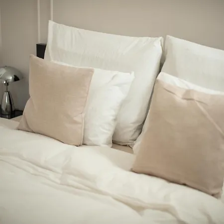 Bliss, Right In The Center With 1 Free Parking Spot Lejlighed