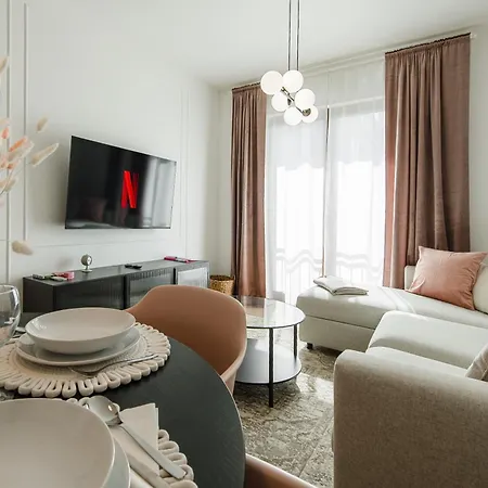 Bliss, Right In The Center With 1 Free Parking Spot *