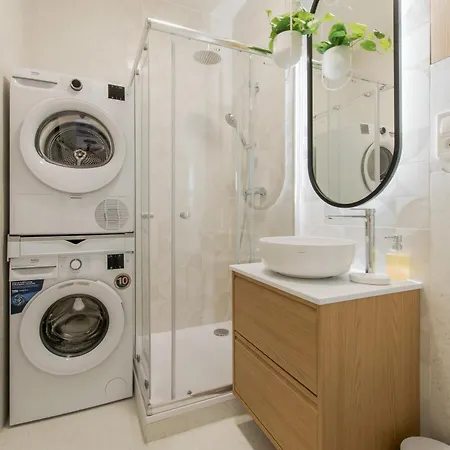 Bliss, Right In The Center With 1 Free Parking Spot Apartment