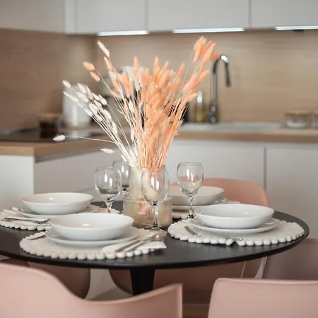 Bliss, Right In The Center With 1 Free Parking Spot