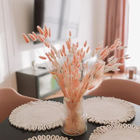 Bliss, Right In The Center With 1 Free Parking Spot Lejlighed *