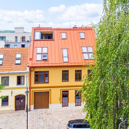 Apartment Bliss, Right In The Center With 1 Free Parking Spot *